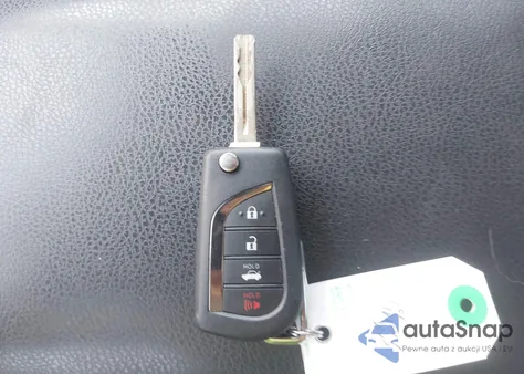 2021 Toyota Camry Le z USA, uszkodzony, nr VIN 4T1C11AK7MU608866